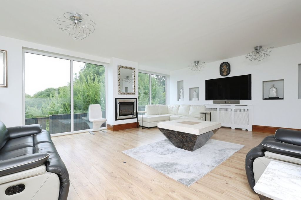 Property photo 2 of 35