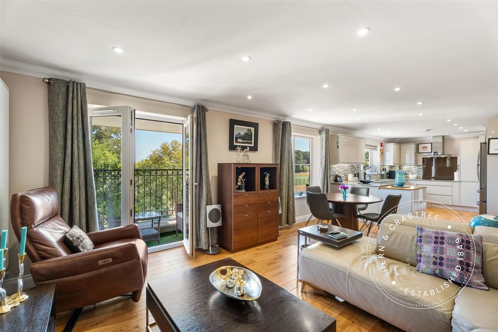 Property photo 2 of 24 Petherton Mews -29.Jpg