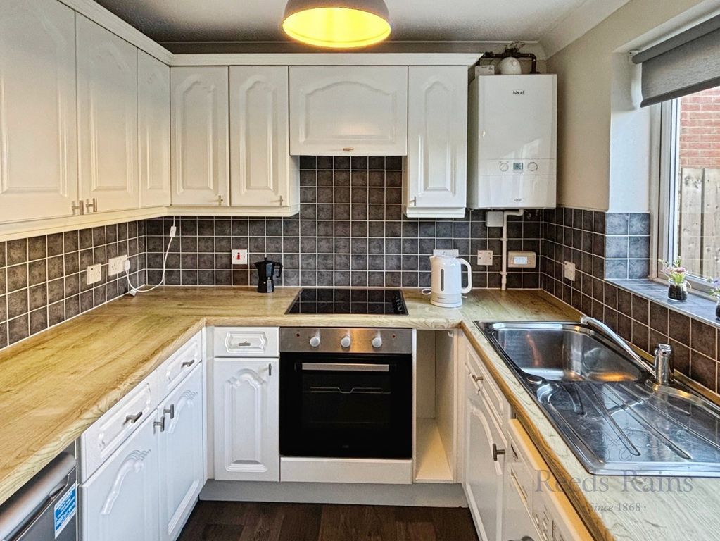 Property photo 2 of 16 Kitchen