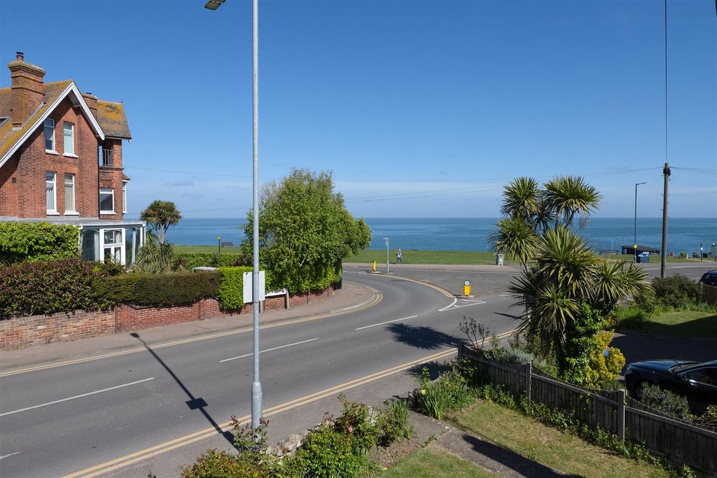 Property photo 3 of 23 Bennells Avenue, Tankerton, Whitstable