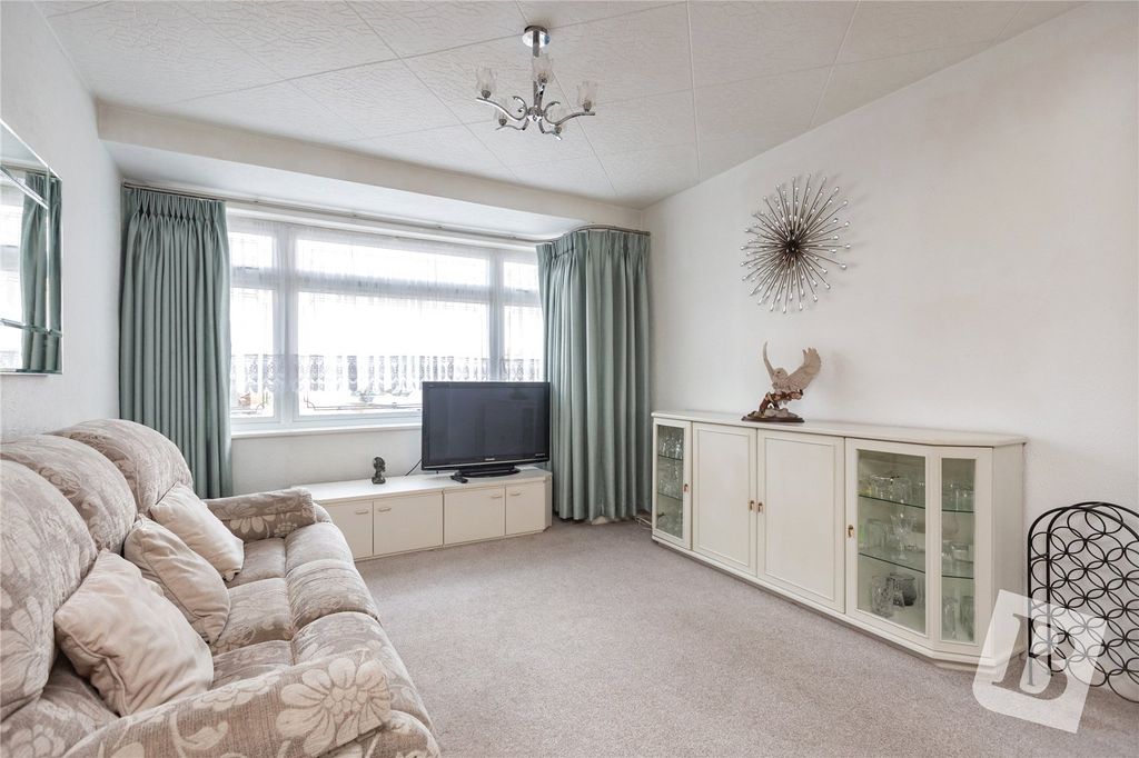 Property photo 2 of 27 Lounge