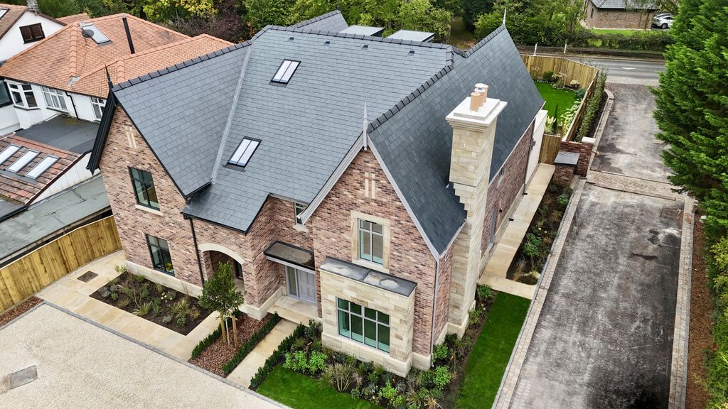 Property photo 1 of 16 4 Bedroom House For Sale