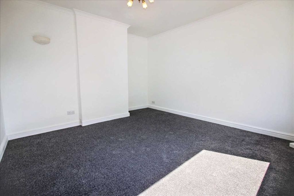Property photo 3 of 12 Lounge