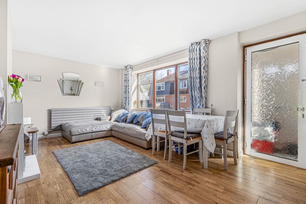 Property photo 2 of 11