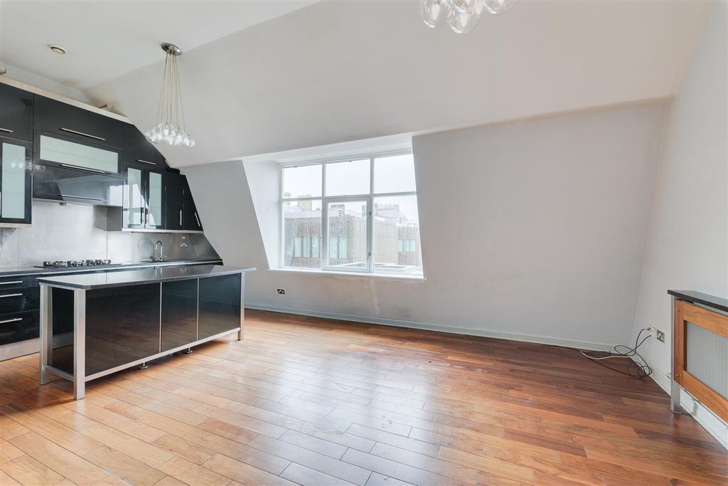 Property photo 2 of 19 Apartment 14, 22 Sir Thomas Street_5.Jpg