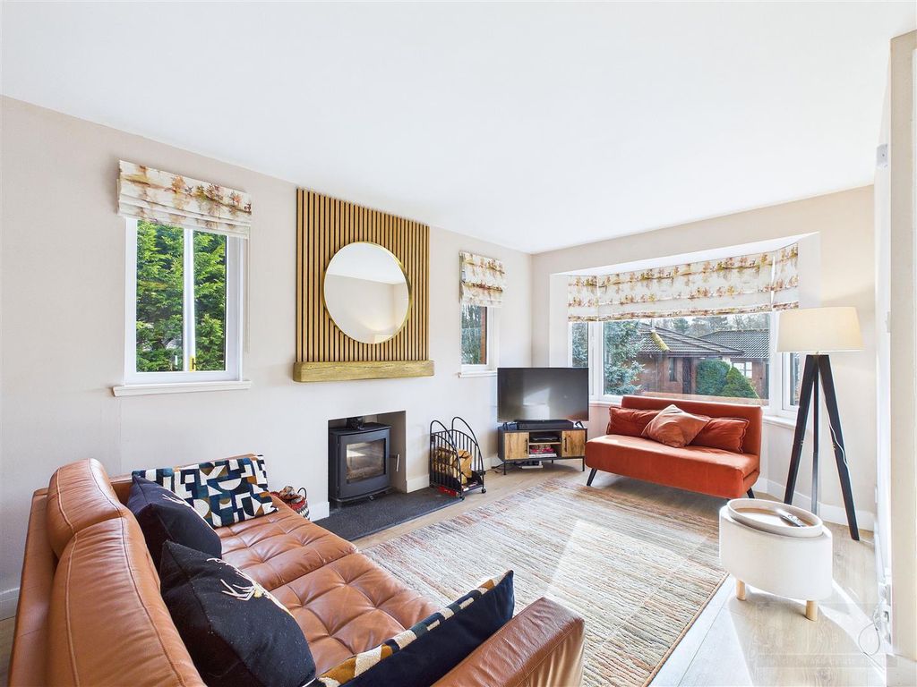 Property photo 2 of 28 Sitting Room