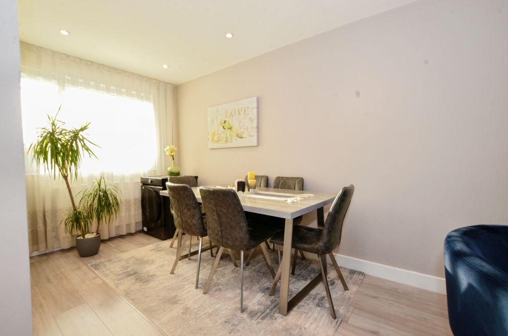 Property photo 3 of 15 Dsc_3772