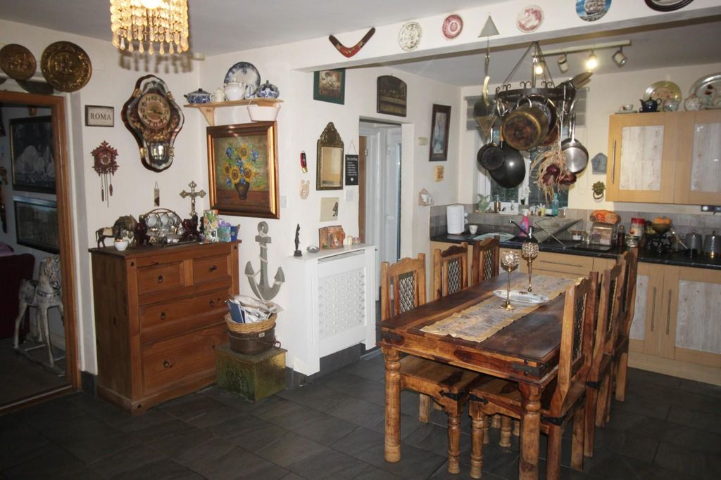 Property photo 3 of 15 Kitchen 1.Jpg