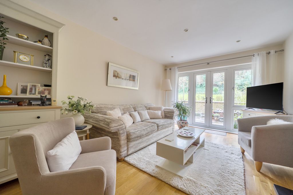 Property photo 2 of 20 1399824-16-696E39...