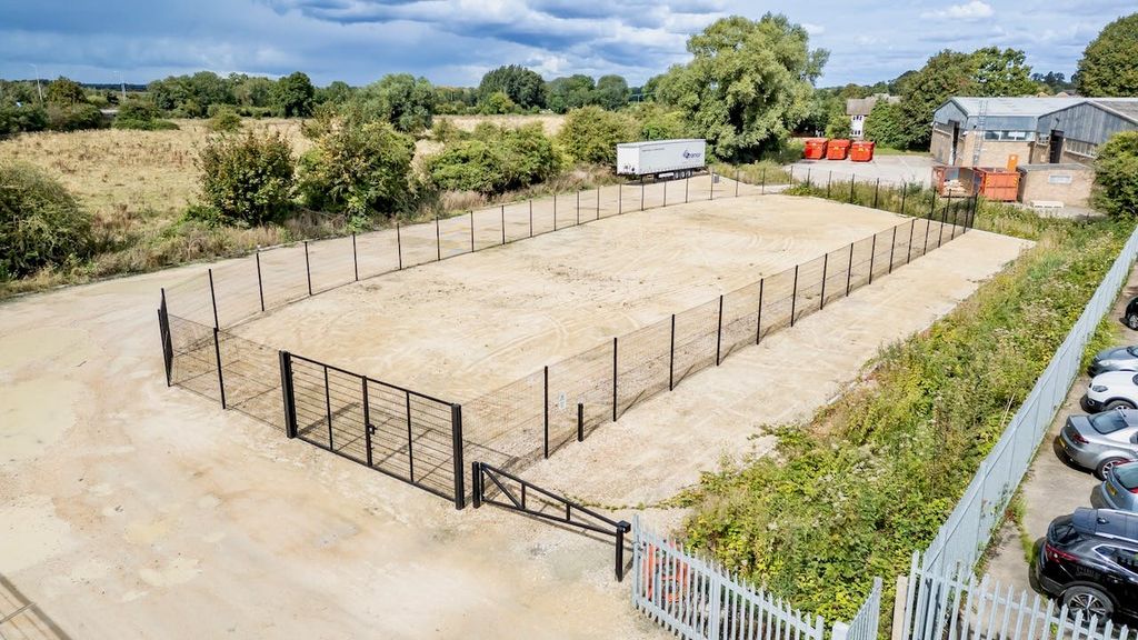 Property photo 2 of 5 Albone Way  Biggleswade22.Jpeg