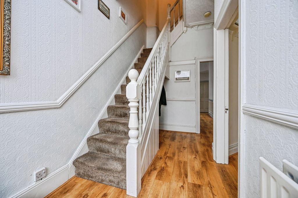 Property photo 3 of 15 Pbox-Img.Jpg