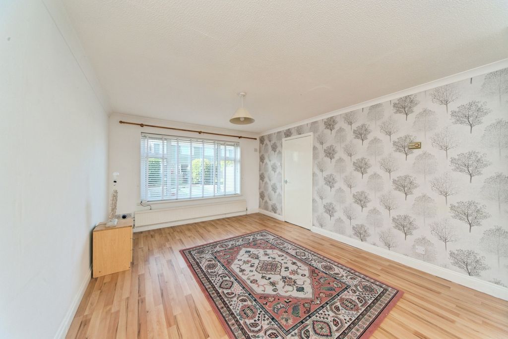 Property photo 3 of 17 Photo