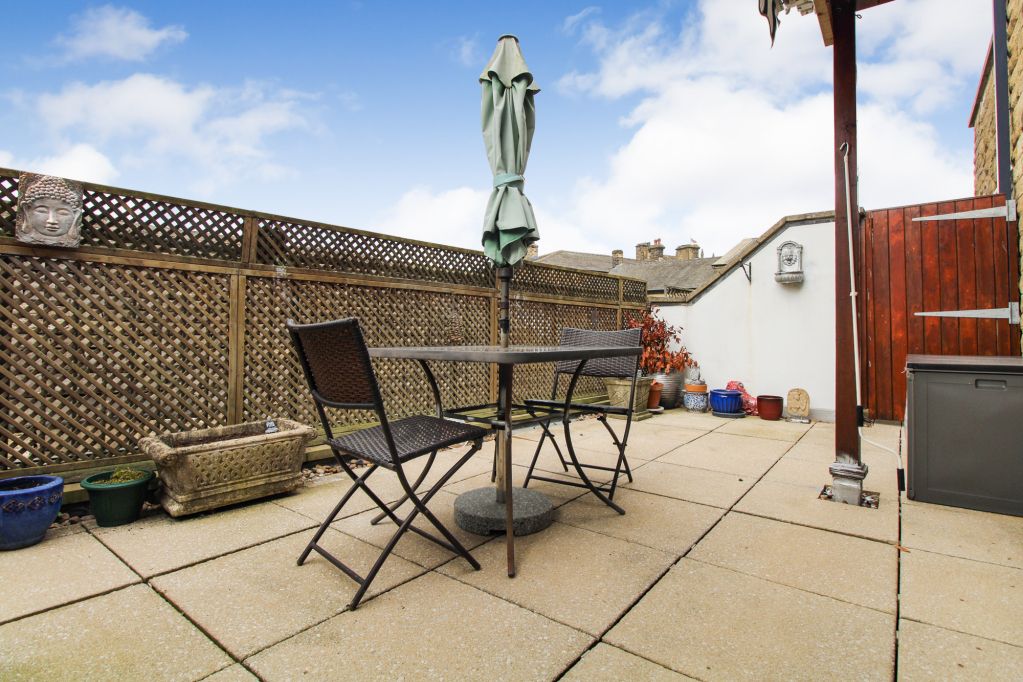 Property photo 1 of 18 Ground Floor Balcony