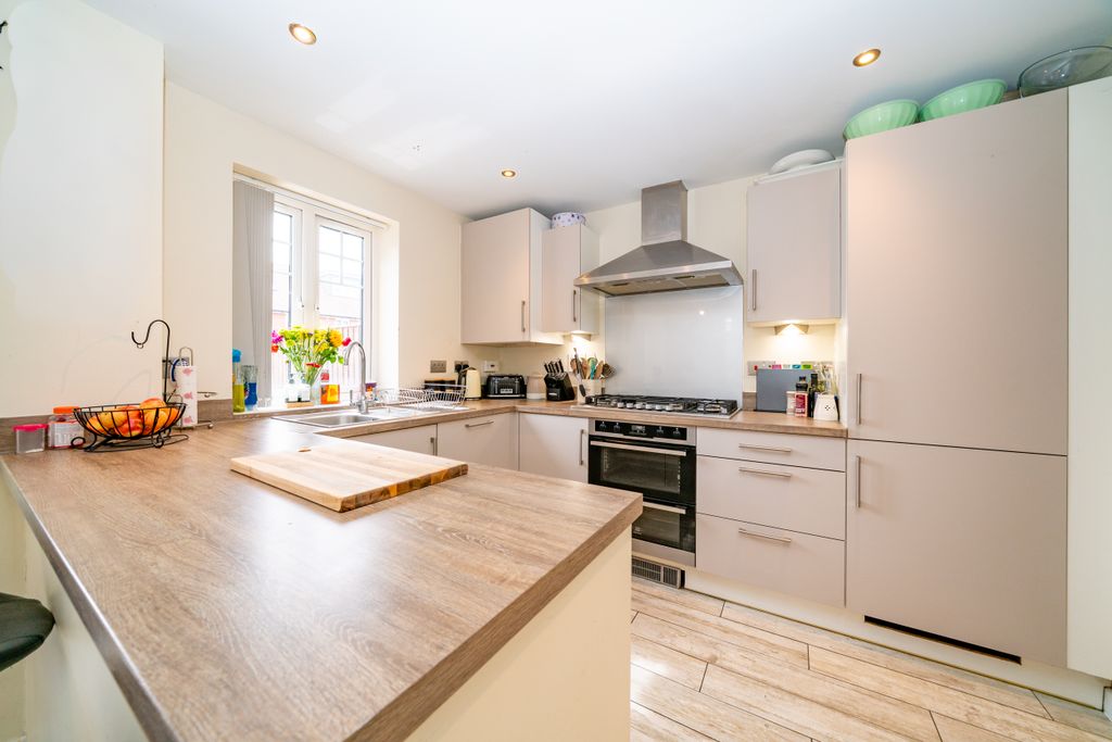 Property photo 2 of 23 12-Cheddington-Grove-6-2