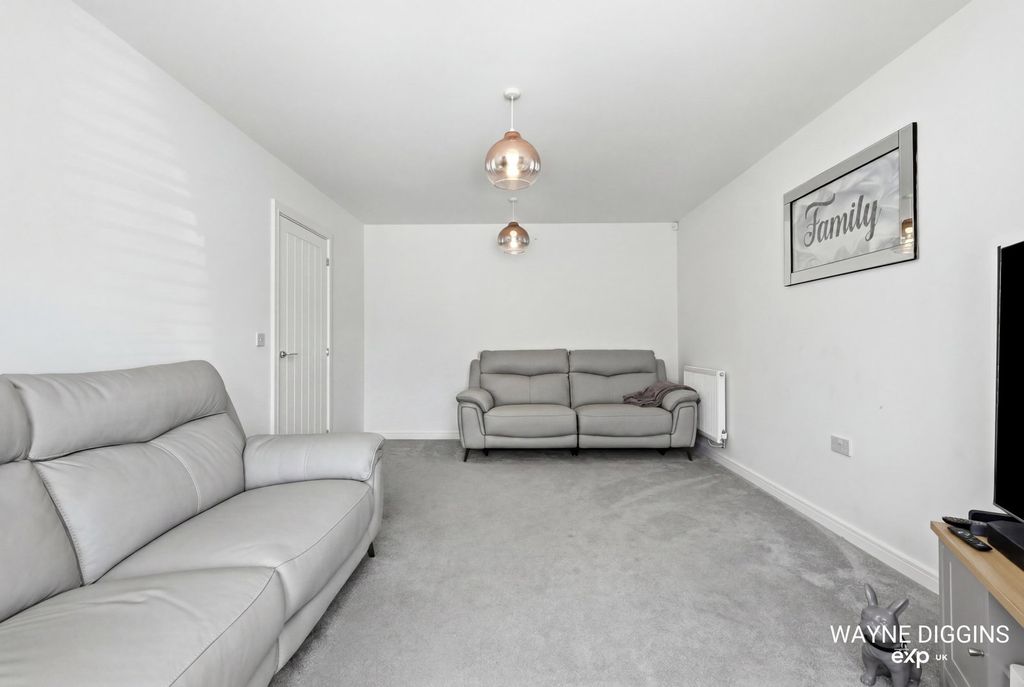 Property photo 3 of 21