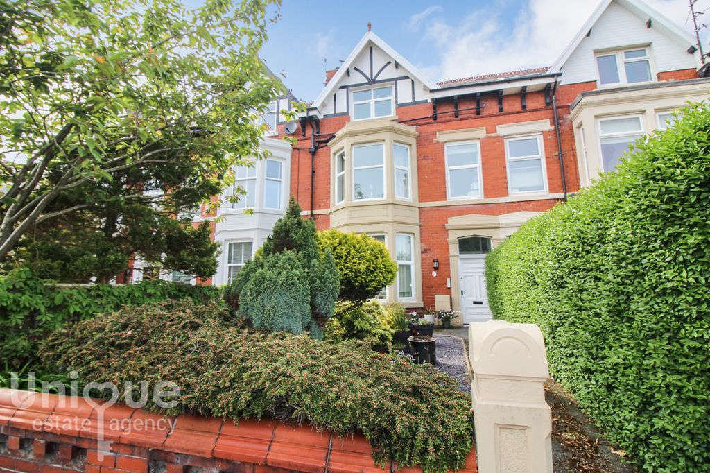 Property photo 1 of 32