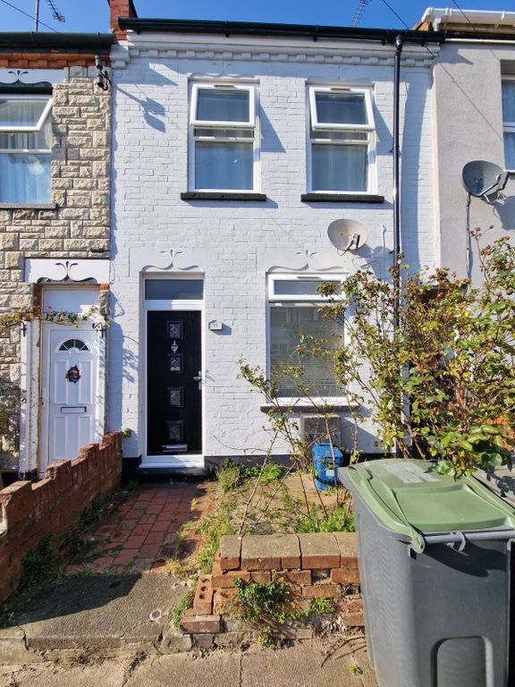 Property photo 1 of 27 Spacious Three Bedroom House Available Now To Rent Located On Norman Road Within The Biscot Area Of Luotn.