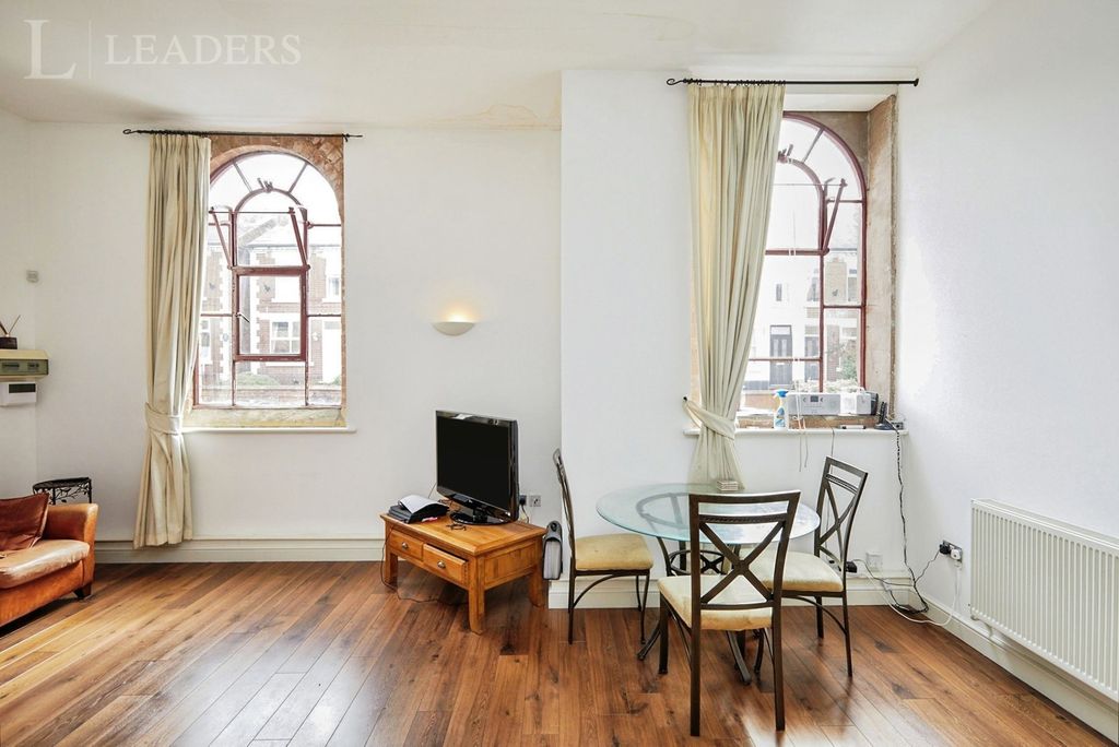 Property photo 2 of 10 Pbox-Img.Jpg