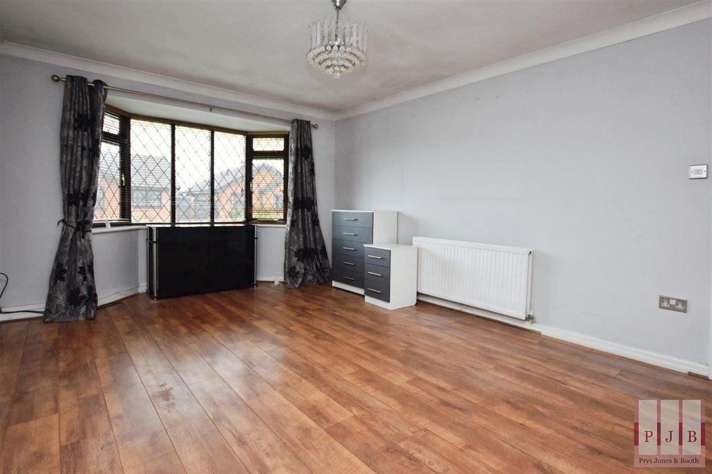 Property photo 2 of 15 Lounge.Jpg