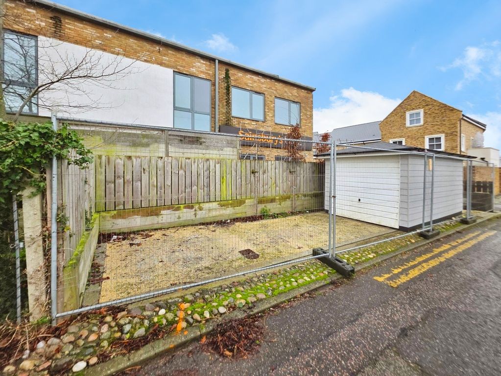 Property photo 1 of 3