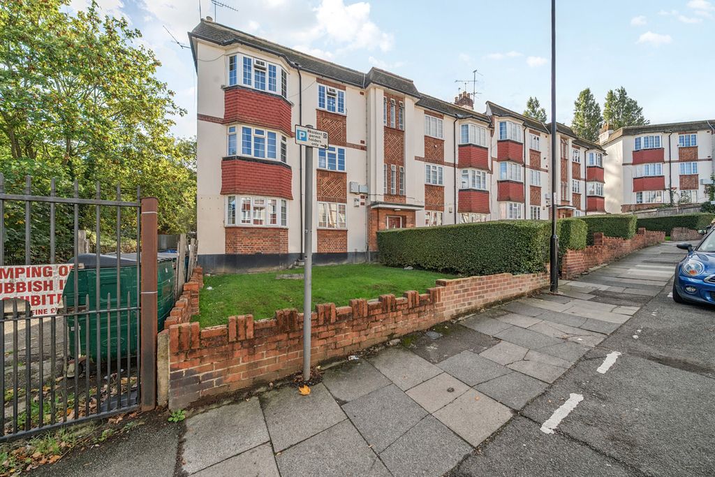 Property photo 1 of 12 1536923-3-1A144E8...