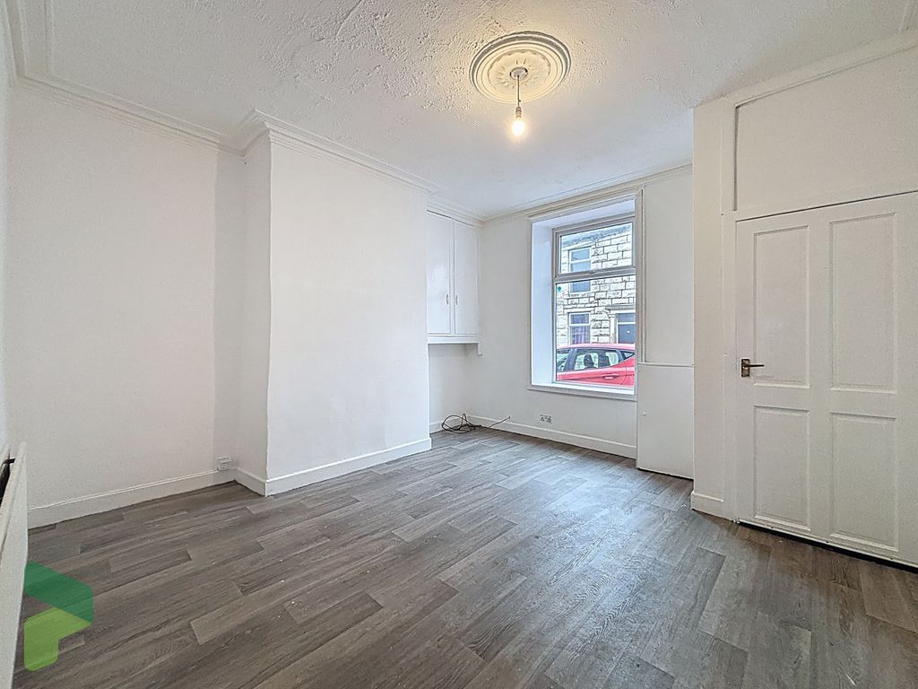 Property photo 1 of 10 Living Room