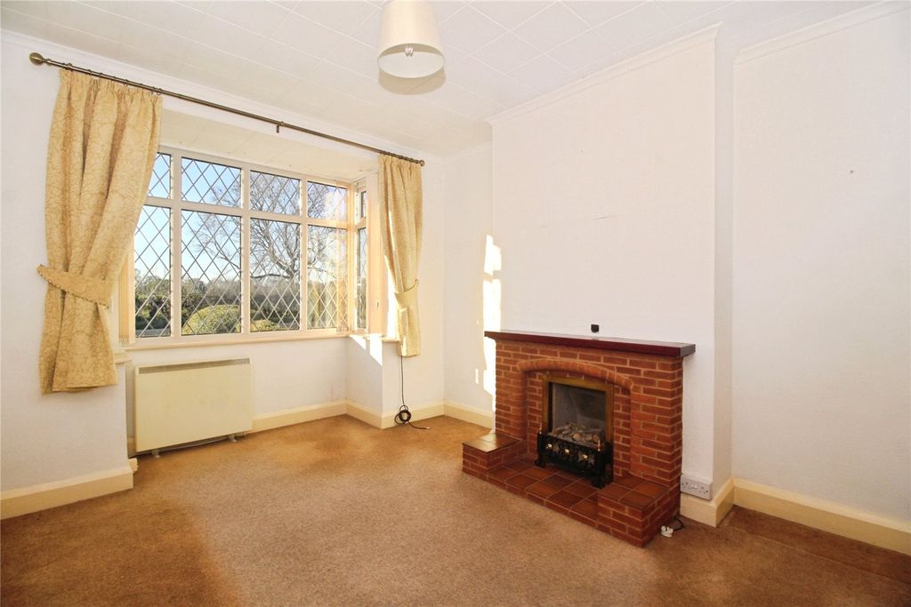 Property photo 3 of 13 Lounge