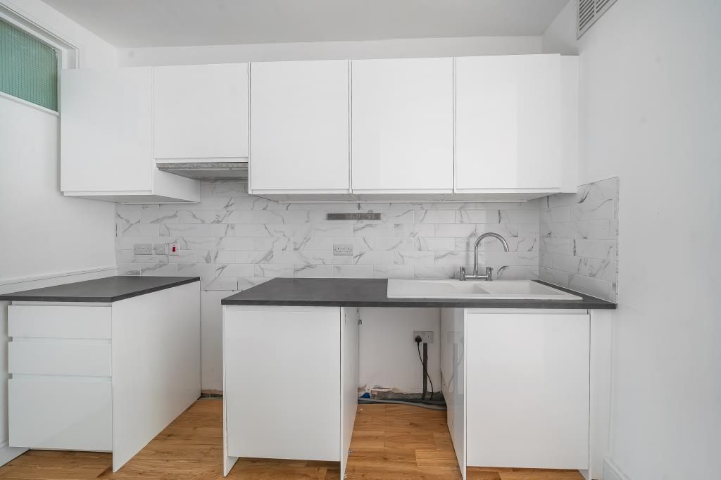 Property photo 3 of 19 Kitchen