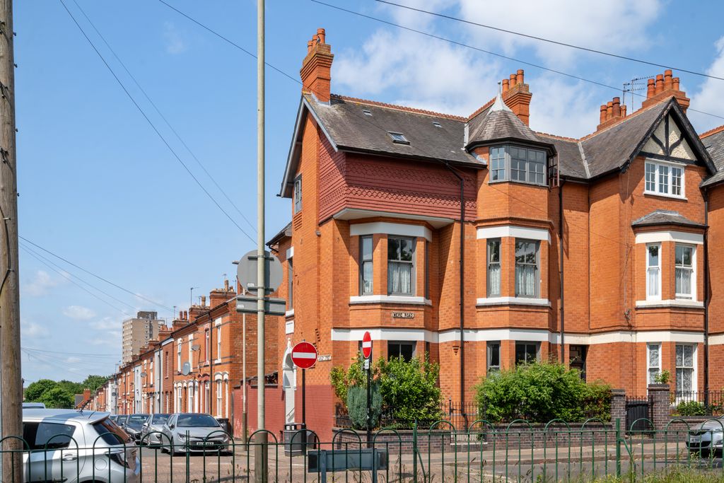 Property photo 2 of 19
