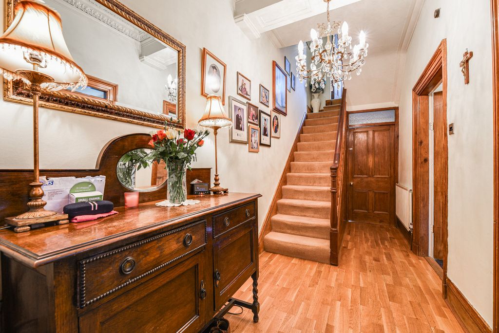 Property photo 1 of 28