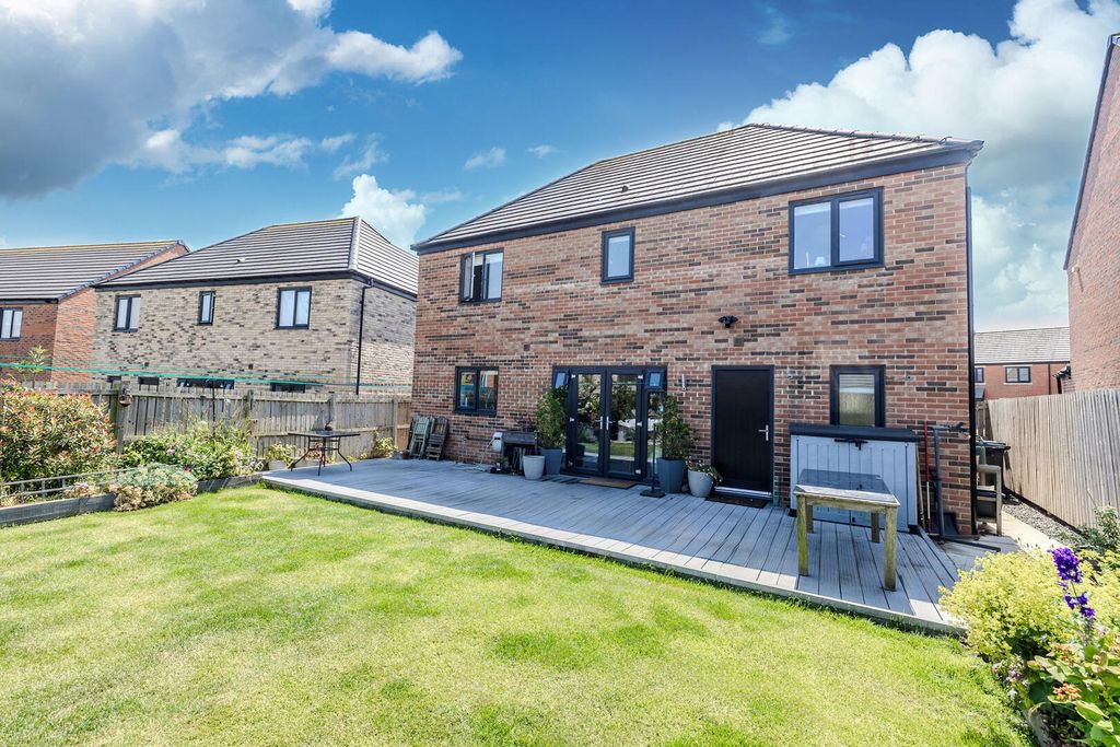Property photo 2 of 46 Rear Garden