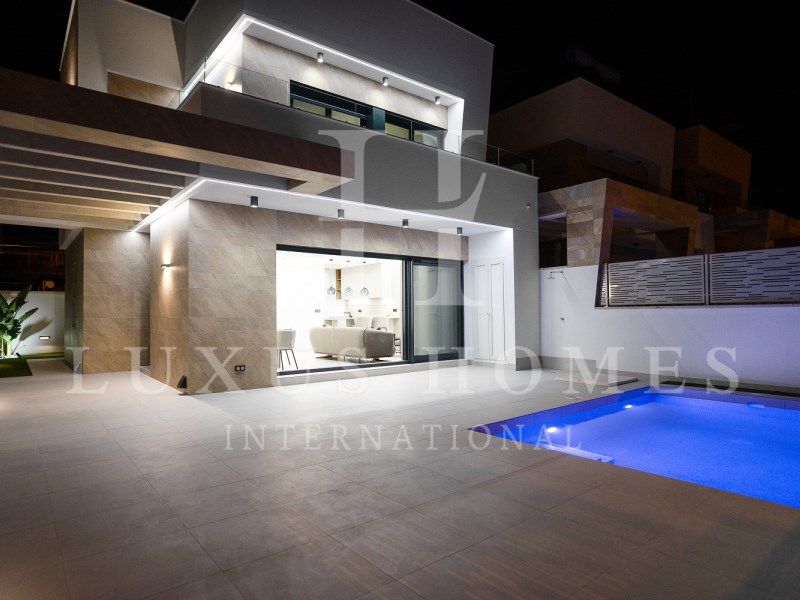 Property photo 1 of 34