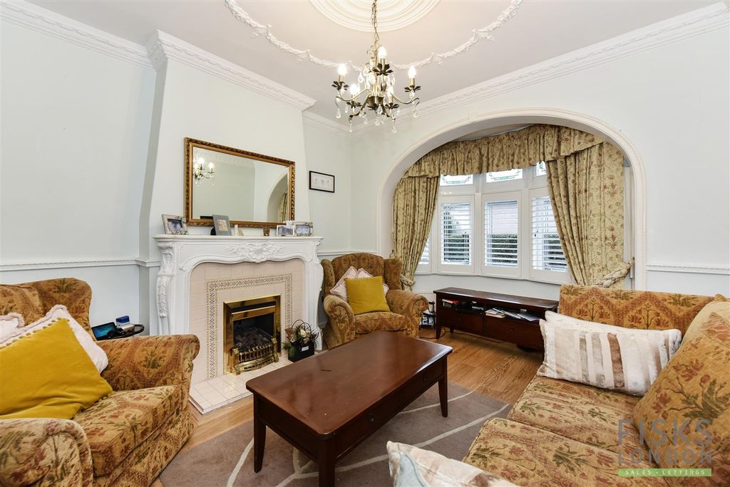 Property photo 2 of 14 145 Cumberland Rd (12).Jpg