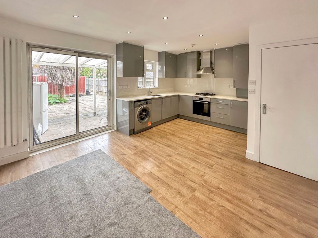 Property photo 3 of 10 Photo 2