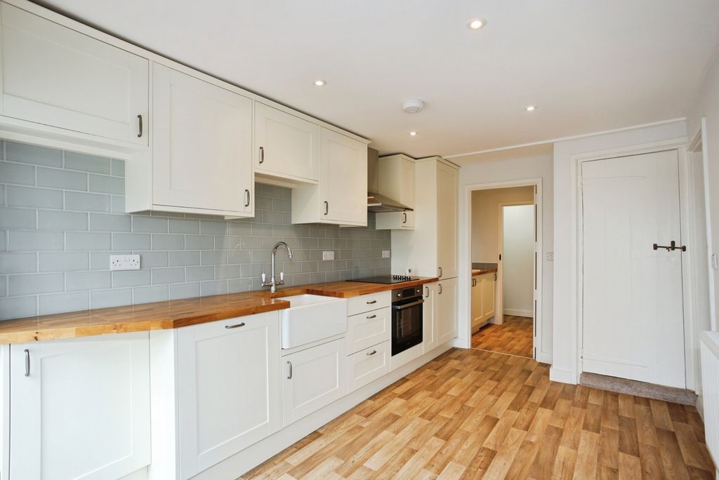 Property photo 2 of 13 Kitchen