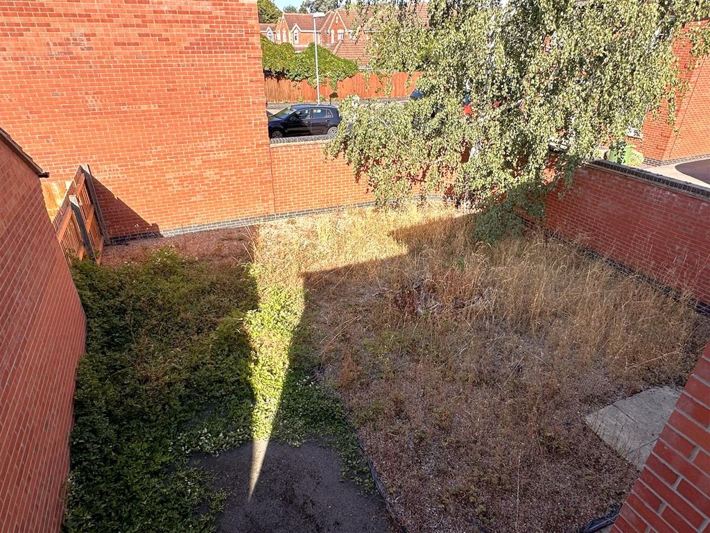 Property photo 3 of 20 Rear Garden 832