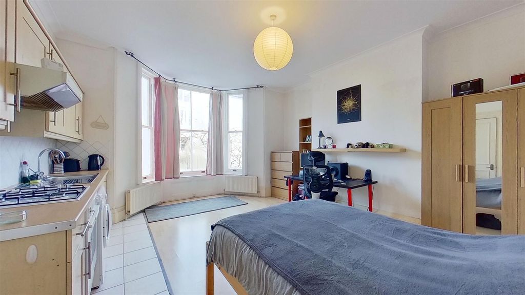 Property photo 2 of 9 Cadogan-Road-Surbiton-Kt6-01092023_134901.Jpg