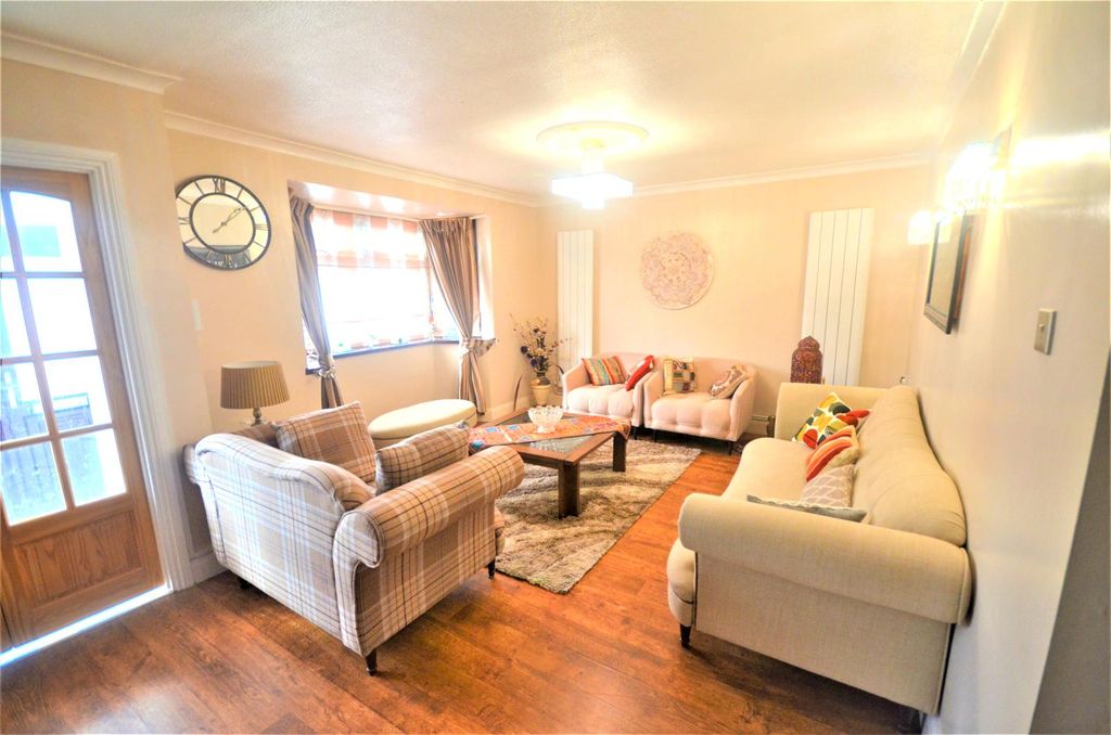 Property photo 1 of 19 Four Bedroom House