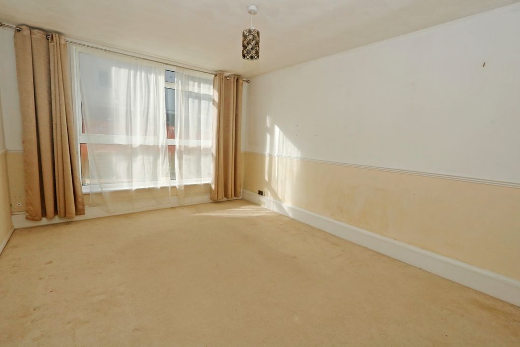 Property photo 2 of 8 4019233