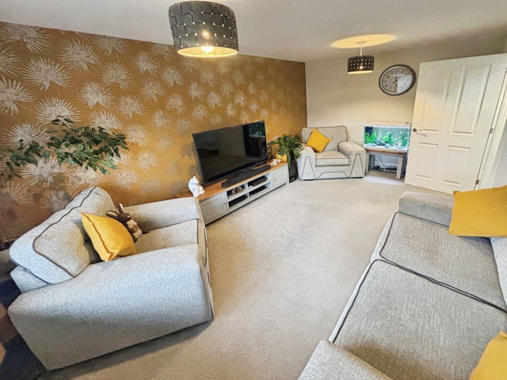 Property photo 2 of 16 Entrance Hall