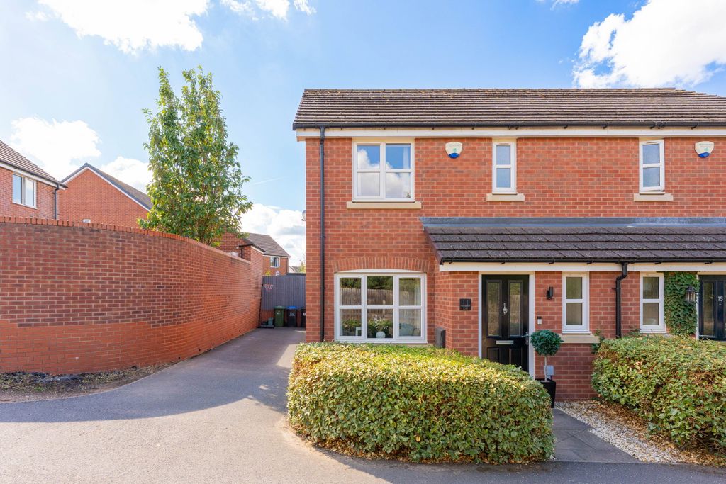 Property photo 1 of 33