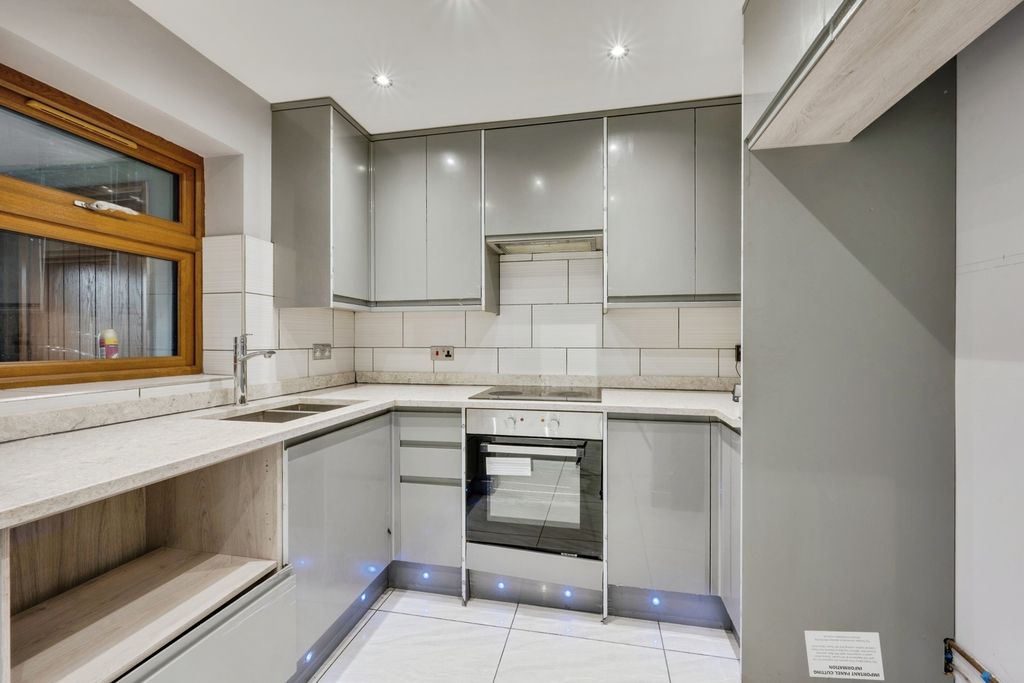 Property photo 3 of 16 Pbox-Img.Jpg