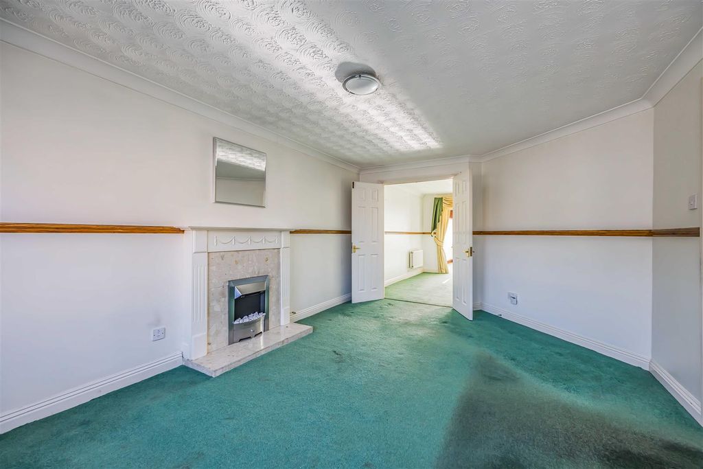 Property photo 3 of 23 22 Wilby Lane, Copnor-Small-Porticomarketing-Soldb
