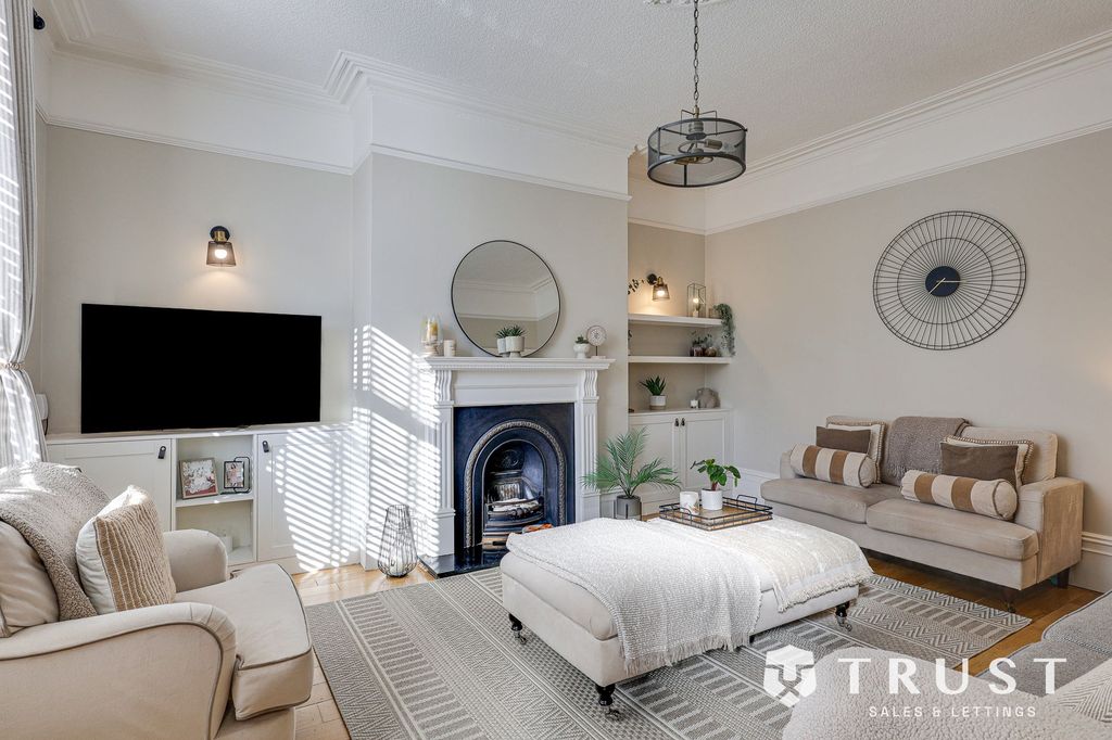 Property photo 3 of 44