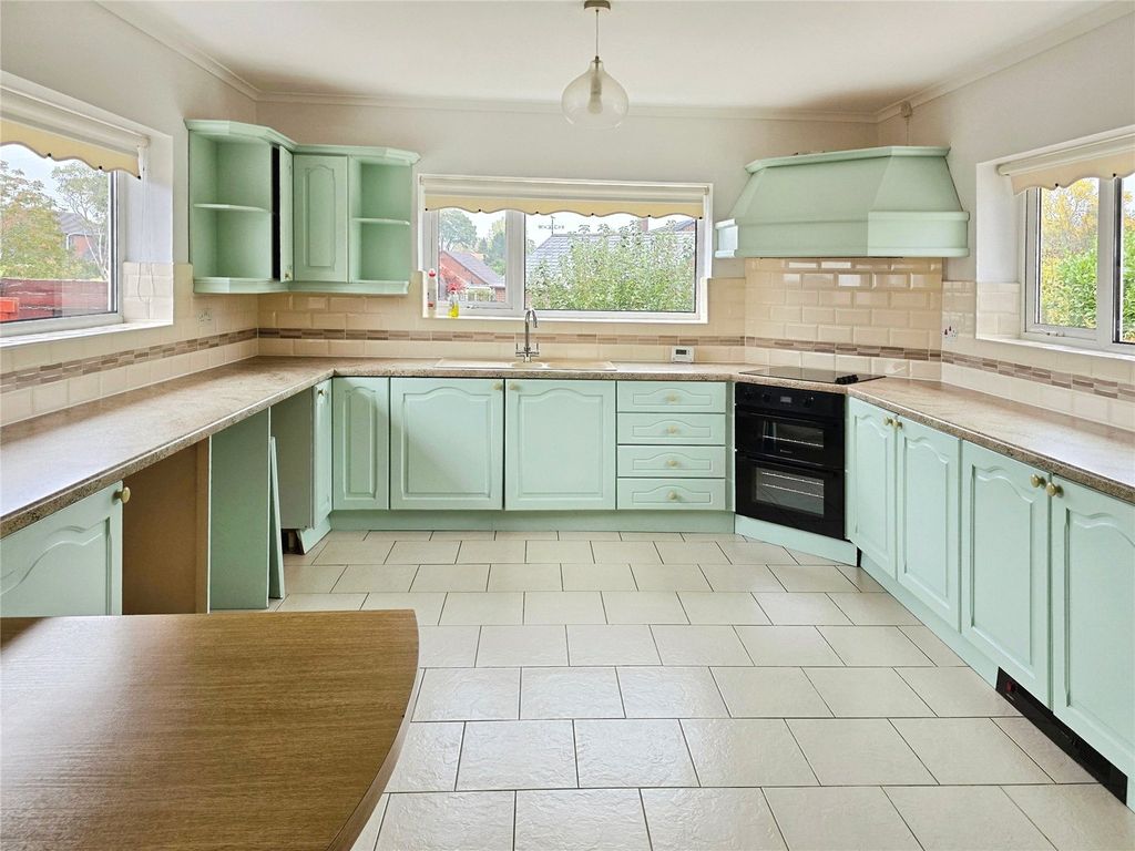 Property photo 2 of 10 Dining Kitchen