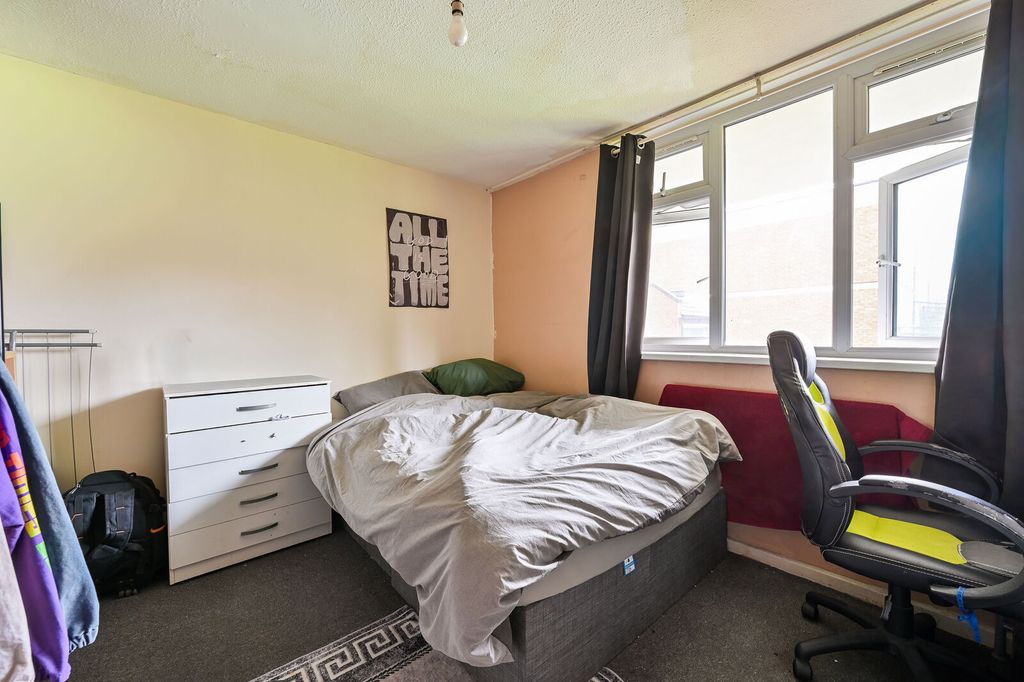 Property photo 3 of 5