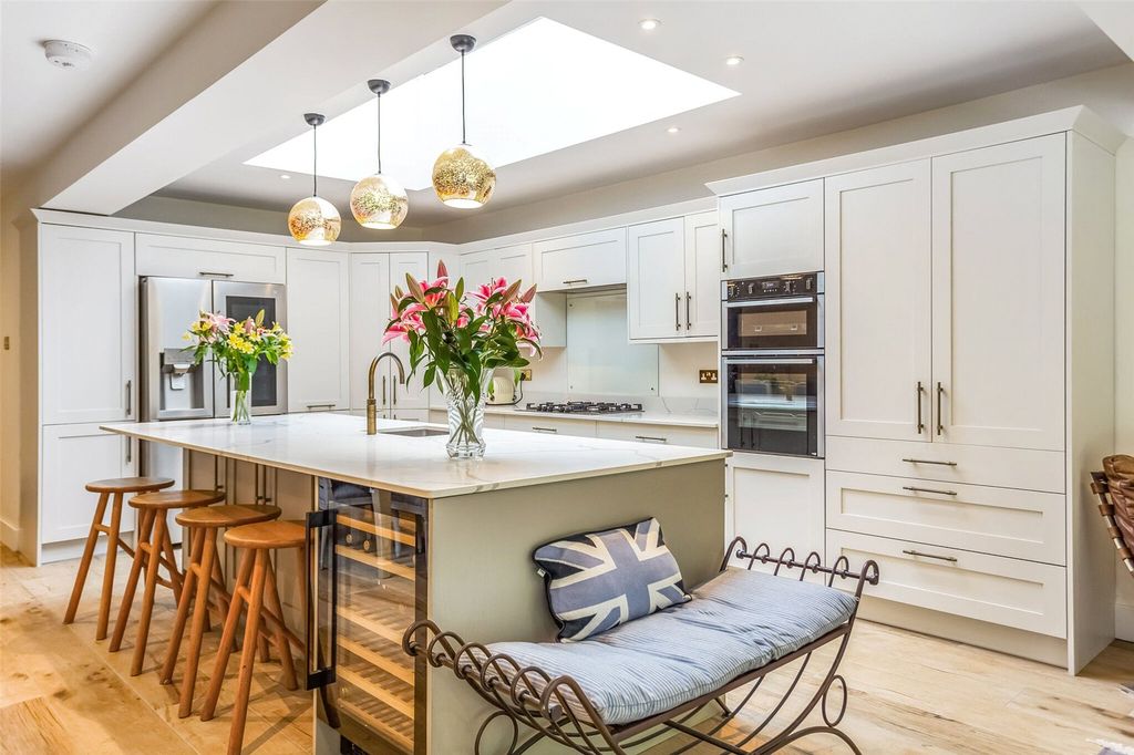 Property photo 2 of 20 Kitchen