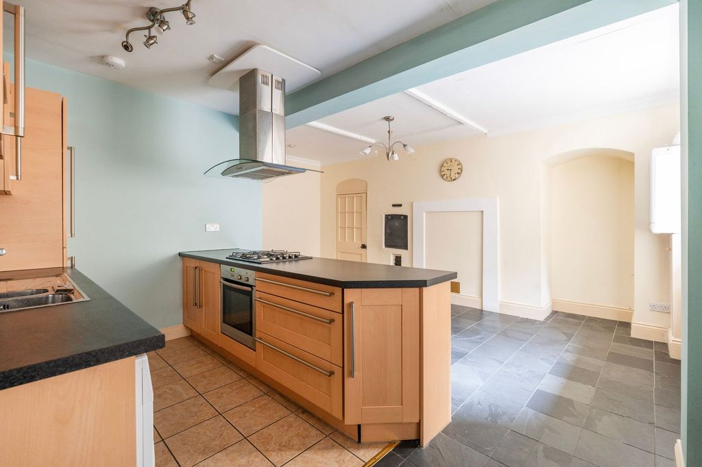 Property photo 3 of 12