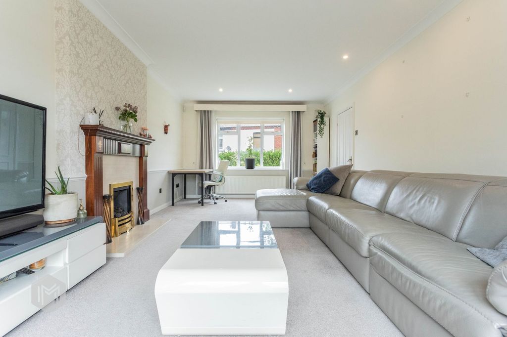Property photo 2 of 36