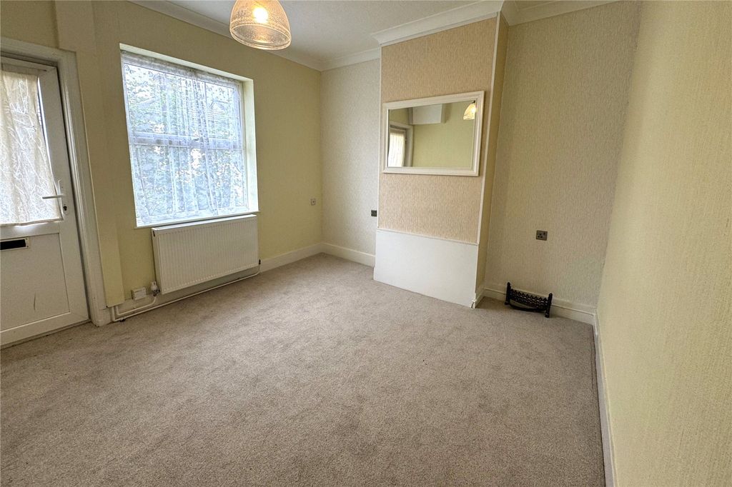 Property photo 2 of 15 Picture No. 11